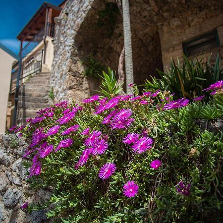 Parona Holiday Home Vrbnik Eksteriør billede