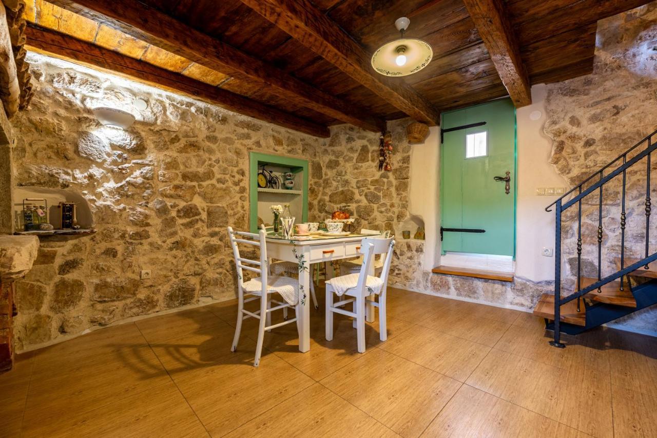 Parona Holiday Home Vrbnik Eksteriør billede