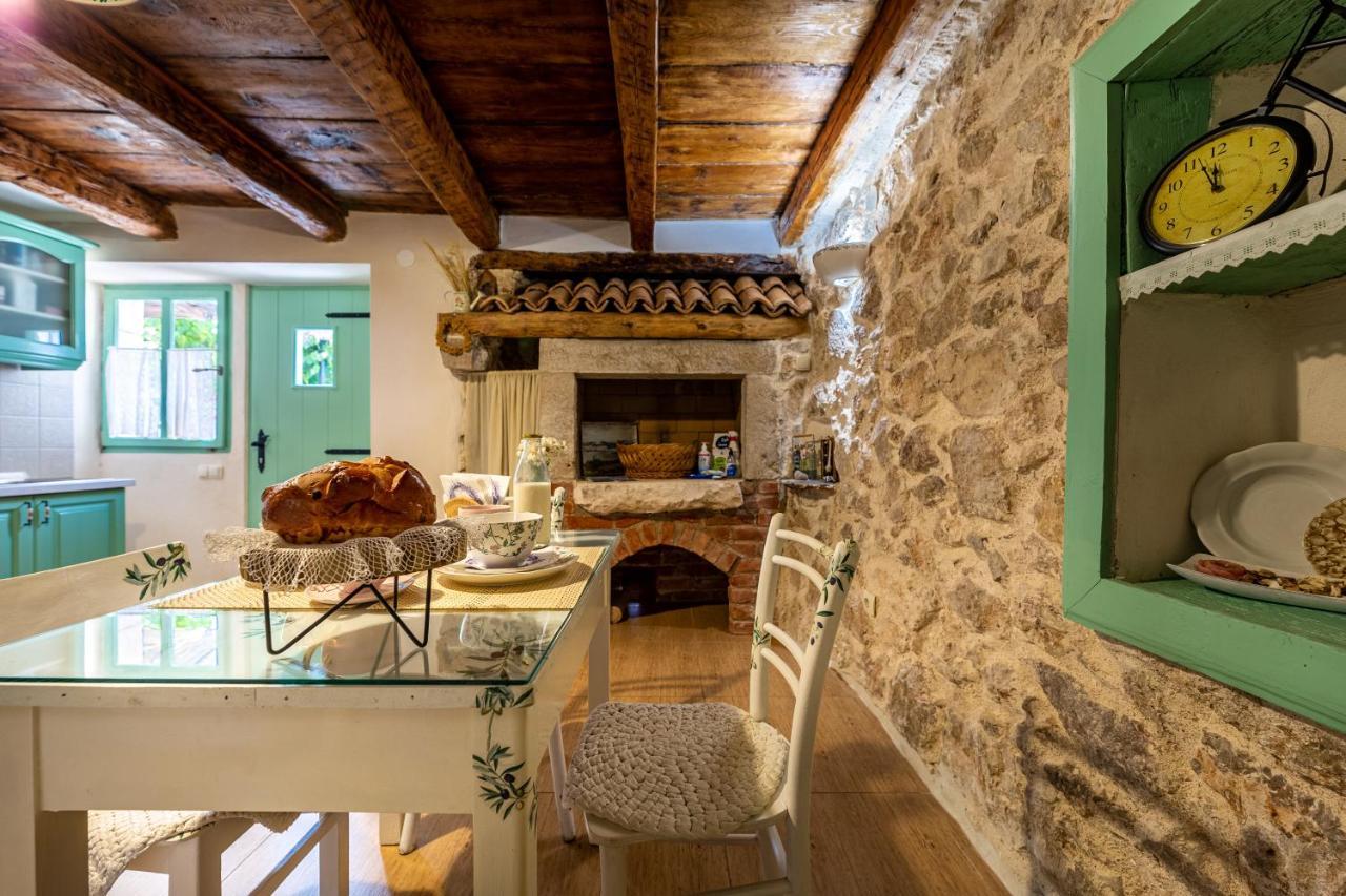 Parona Holiday Home Vrbnik Eksteriør billede
