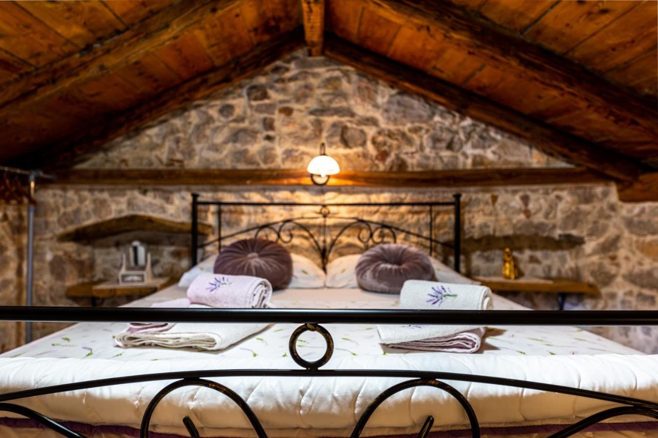 Parona Holiday Home Vrbnik Eksteriør billede