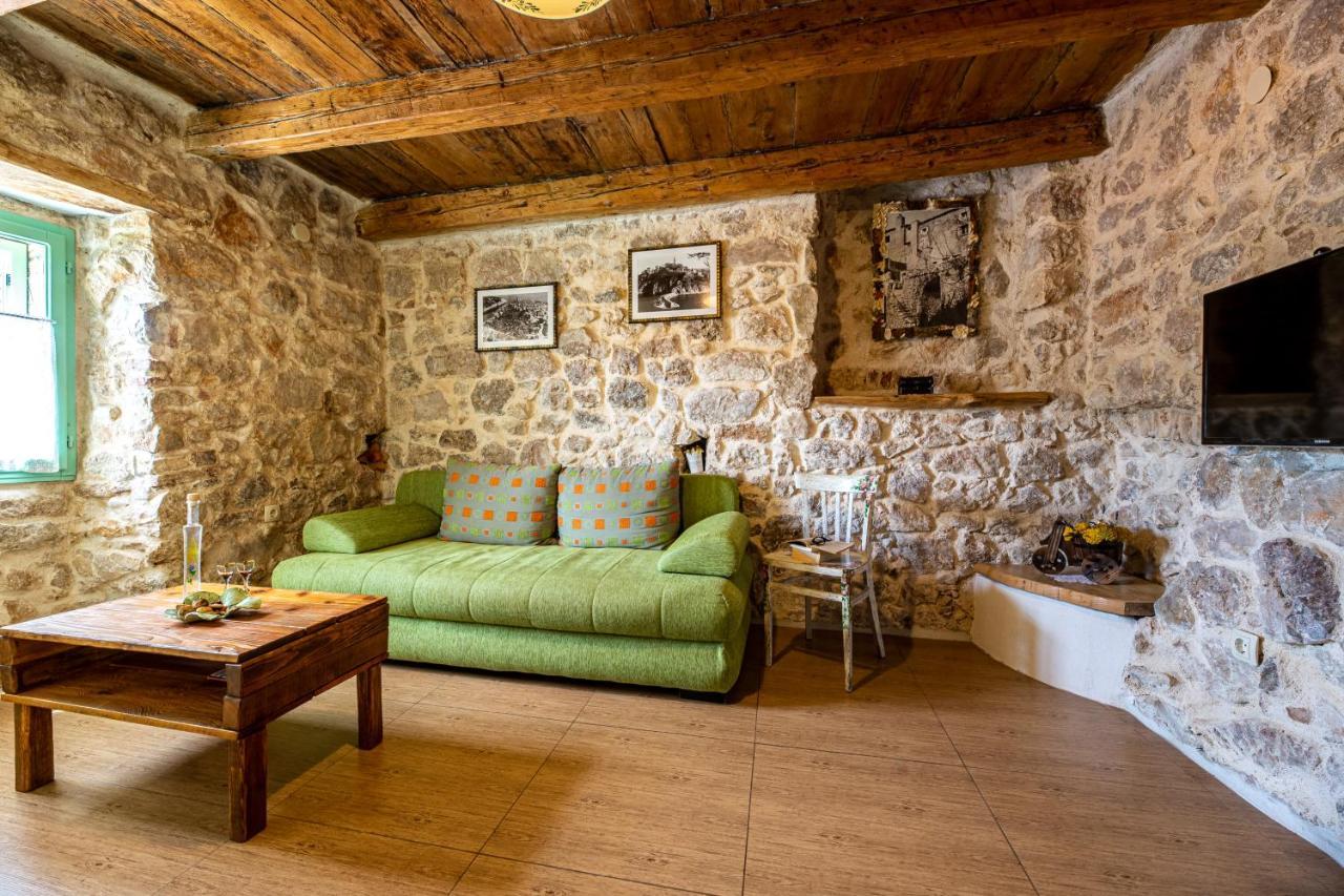 Parona Holiday Home Vrbnik Eksteriør billede