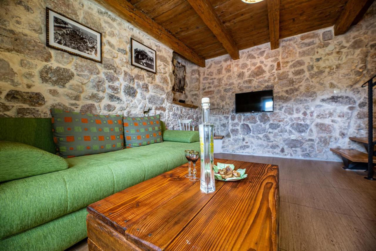 Parona Holiday Home Vrbnik Eksteriør billede