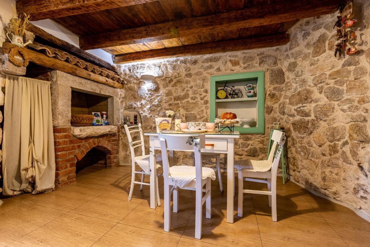 Parona Holiday Home Vrbnik Eksteriør billede