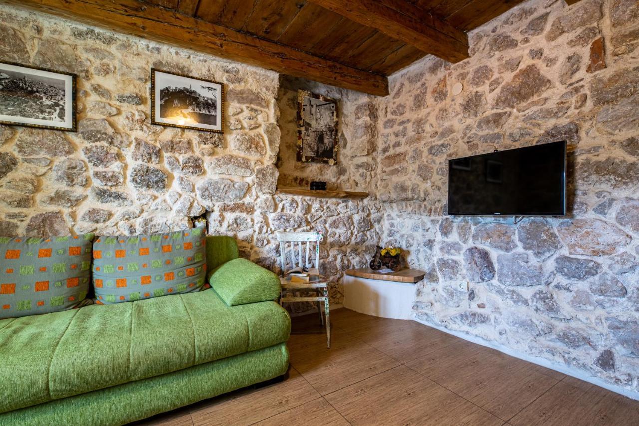 Parona Holiday Home Vrbnik Eksteriør billede